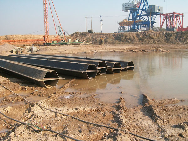 Z Type Gezinsblad Stapel Gelaste kokerpalen verscheept naar Vietnam