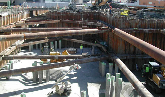 Damwand bracing systeem