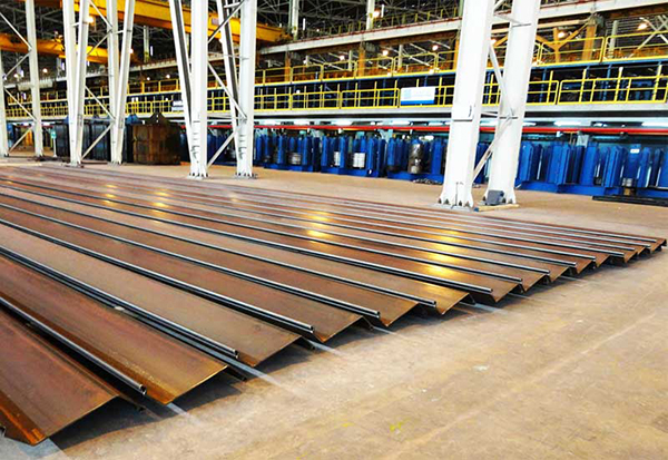 Stabiliteit van Breakwater Foundation Versterkt met stalen damwandenunder Dynamic Loading