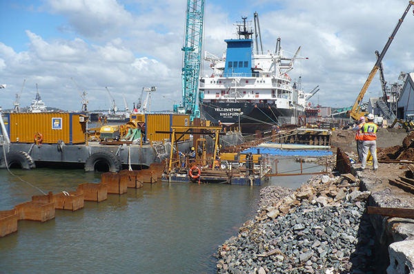 Typische poorten en stalen damwand-constructies